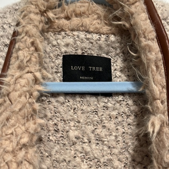 Medium Love Tree brown open front vest with faux fur and leather - Picture 3 of 7